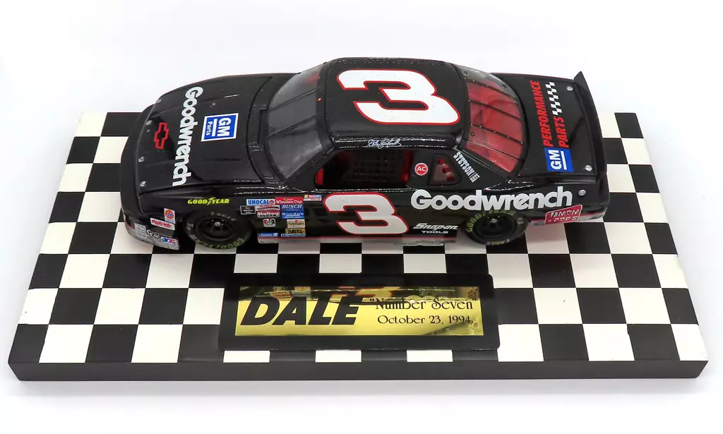 ミニカー　1/24 Dale Earnhardt 1994 Lumina Car 8 in a Series of 12 Goodwrench #3(ブラック) 「Dale The Movie」 [CX34821GMDEY]