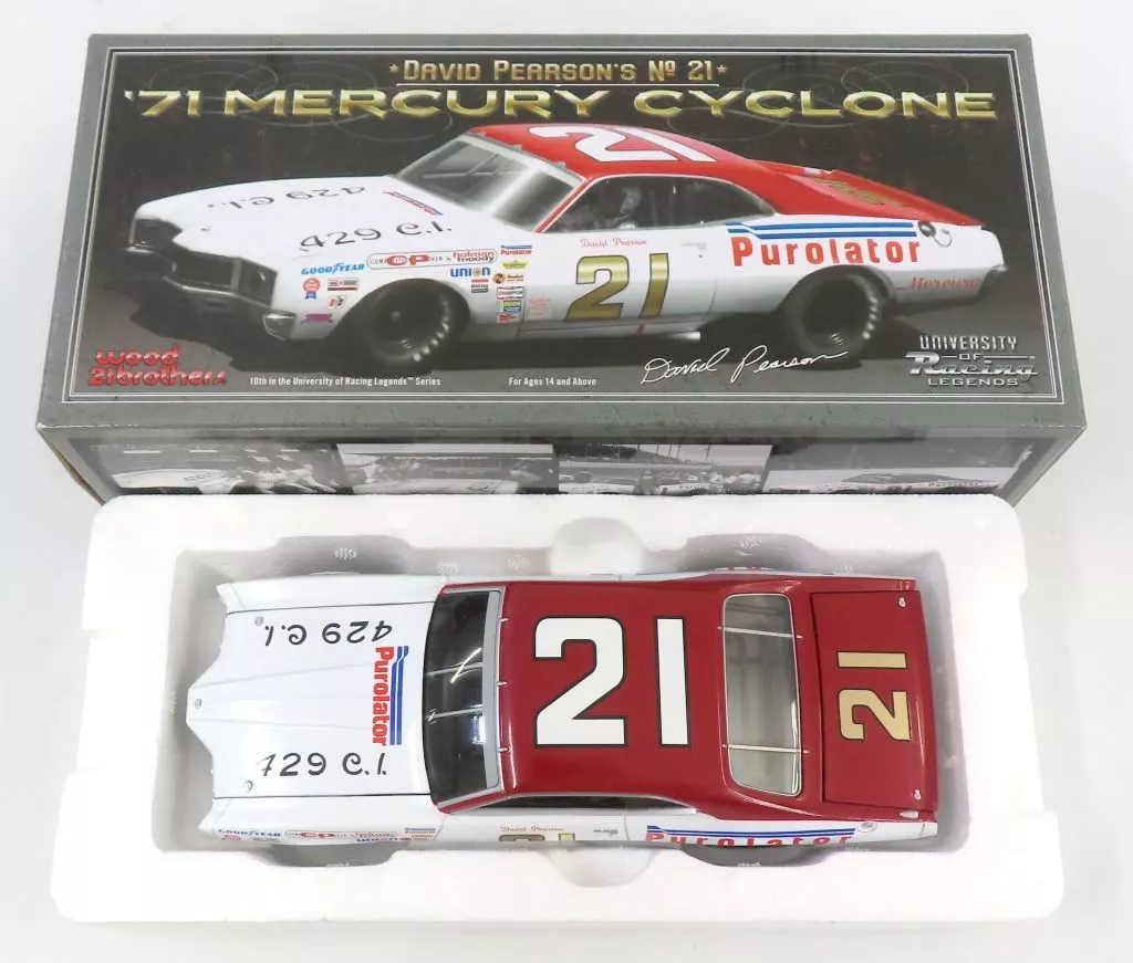 1/24 NASCAR DAVID PEARSON’S ’71 MERCURY CYCLONE UNIVERSITY OF Racing LEGENDS #21(ホワイト×レッド) [71MERCDP21]