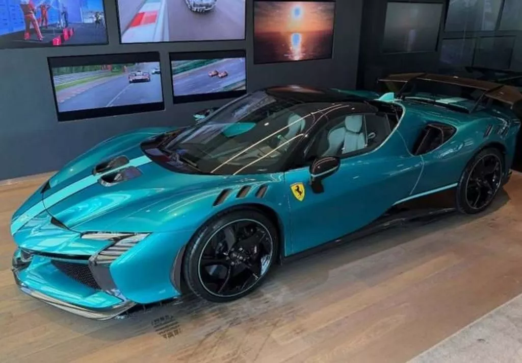 1/18 Ferrari SF90 XX Spider Verde Wojo ケース付 [P18238RV]