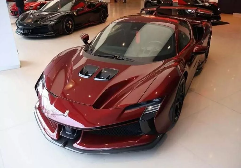 1/18 Ferrari SF90 XX Stradale Rosso Rubino ケース付 [P18237VV]