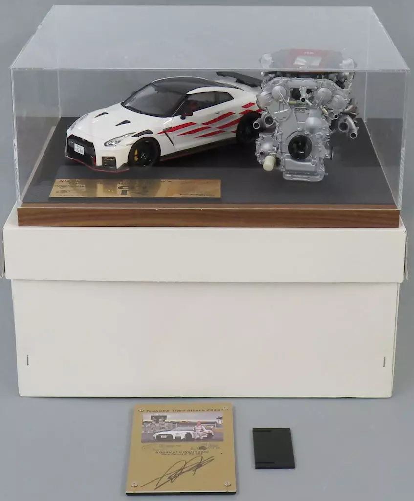 1/18 NISSAN GT-R NISMO 2020 Master’s Tsukuba Time Attack 2019(ホワイト×レッド×ブラック)(ケースにヒビ有り)