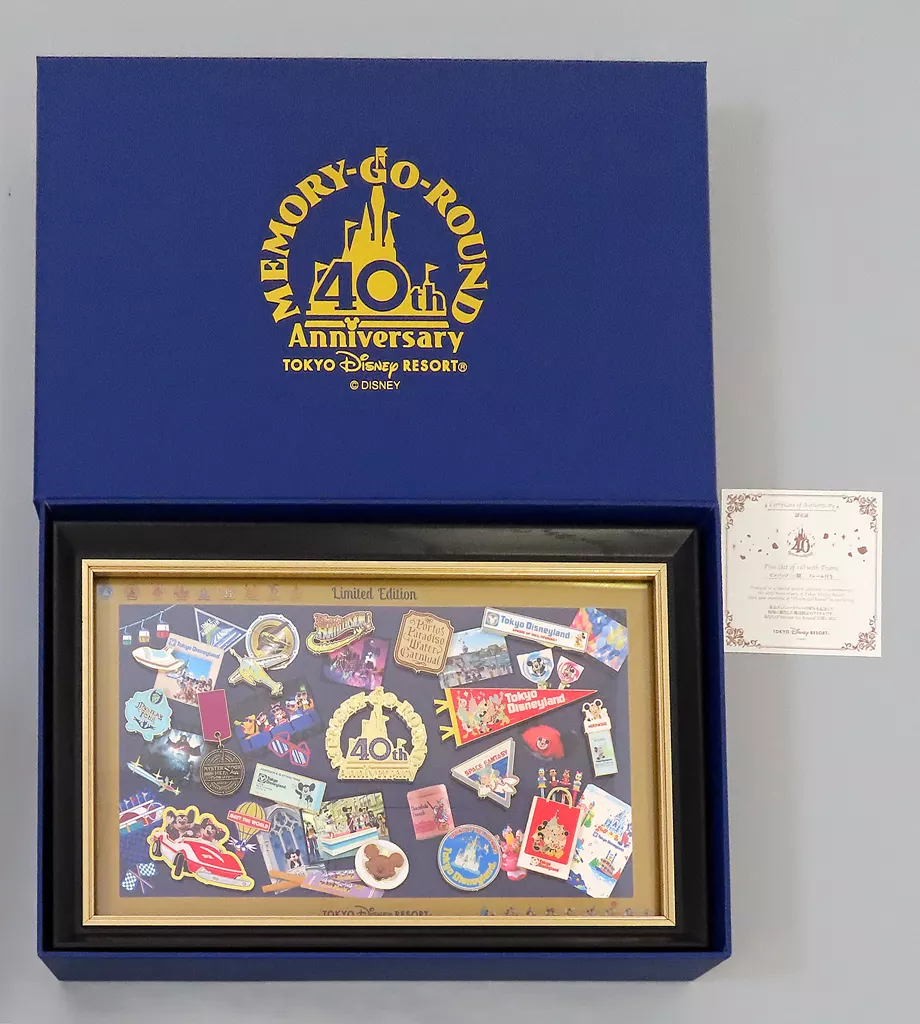 東京ディズニーランド 40周年記念 フレーム付きピンバッジセット 駿河屋 -<中古>集合 記念フレーム付きピンバッジセット 「東京