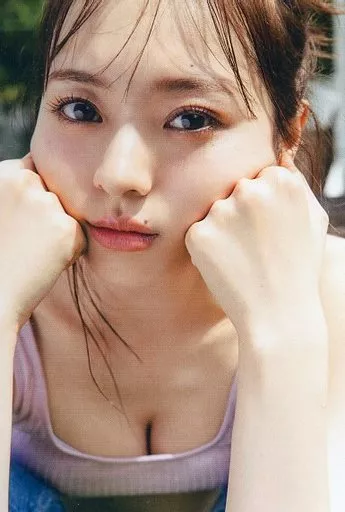 駿河屋 -<中古>梅澤美波(乃木坂46)/アップ・頬杖 ポストカード