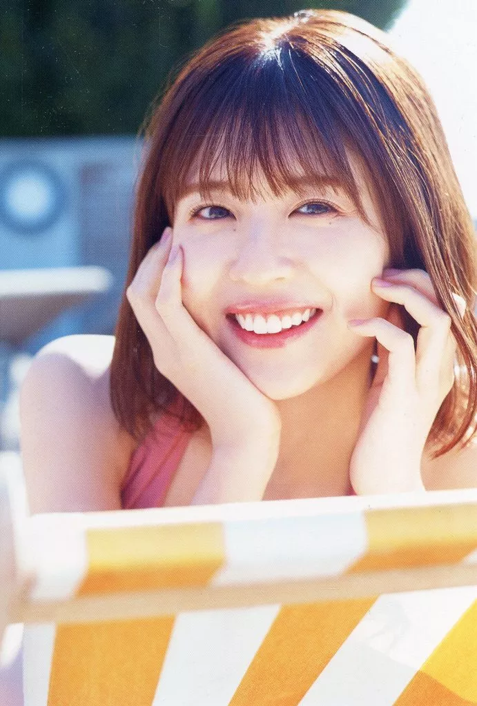松田好花 ポストカード トレーディングカード コレカ トレカ 日向坂46 けやき 日向坂46松田好花、華やかワンピ姿で指ハート キュートな1st写真