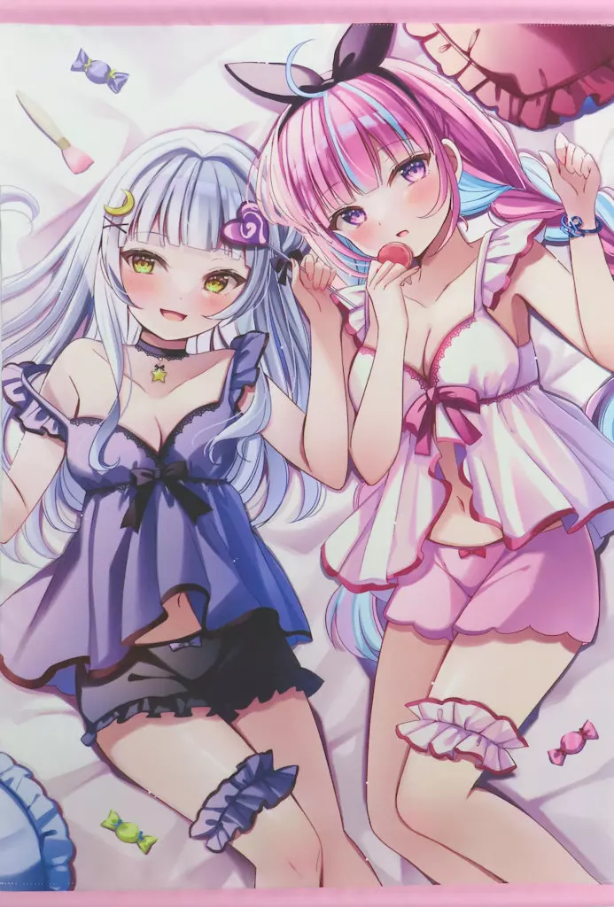 【ホロライブプロダクション】B2タペストリー 紫咲シオン＆湊あくあ(桜ひより) COMIC1☆20/ひよこサブレ