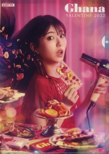 吉沢亮(電話)/浜辺美波(ドライヤー)/枠なし ガーナオリジナルA4 「ロッテ ガーナ」 2022年ロッテ菓子対象商品購入特典
