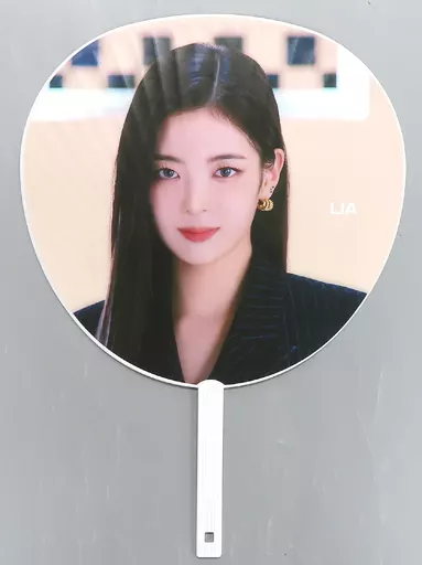 ITZY リア　うちわ 駿河屋 -<中古>リア うちわ 「ITZY THE 1ST WORLD TOUR CHECKMATE in