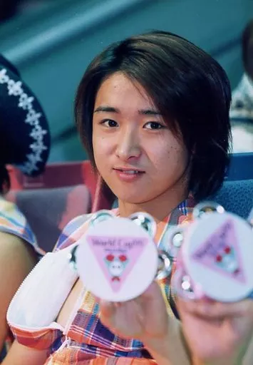 嵐/大野智/バストアップ・チェック柄衣装オレンジ・左向き・カメラ目線・枠無し/ジャニーズファミリークラブ生写真