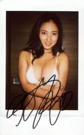 紗綾　サイン入りチェキ　サイン入りビキニポラロイド写真 駿河屋 -<中古>☆紗綾/直筆サイン入り・上半身・水着白・カメラ目線