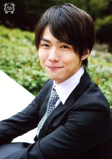 生写真(男性)/俳優　【ランクB】集合(22人)/横型・全身・衣装黒・白・制服・鈴木拡樹白衣・両手ポケット・2Lサイズ/舞台「華鬼 再演」 生写真(男性)/俳優 鈴木拡樹(翔)/ライブフォト・上半身・衣装黒