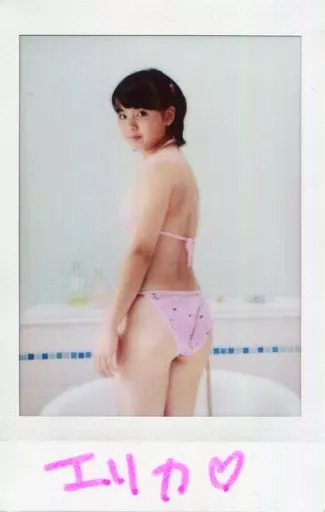 青葉えりか　ジュニアアイドル 駿河屋 -<中古>☆青葉えりか/膝上・水着ピンク・振り向き・体左向き・直筆サイン入り/DVD「美少女は純真JC」特典生チェキ（女性生写真）