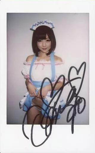 美品　佐倉絆　直筆サイン色紙 駿河屋 -【アダルト】<中古>☆佐倉絆/直筆サイン入り・膝上・衣装白