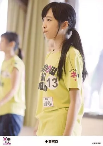 生写真(AKB48・SKE48)/アイドル/AKB48　小栗有以/上半身・Tシャツ黄緑・左向き/Blu-ray「AKB48 ネ申テレビ シーズン19＆20」封入特典生写真