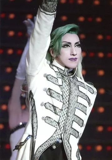 宝塚　『水 夏 希』トリプルセット Amazon.co.jp: 水夏希メモリアルブック (宝塚ムック) : 宝塚ムック: 本