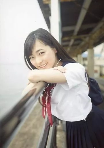 駿河屋 -<中古>福原遥/上半身・セーラー服・両手手すり・イヤホン・体