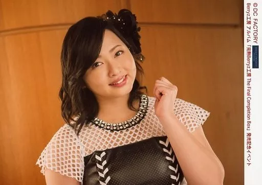 駿河屋 -<中古>Berryz工房/須藤茉麻/横型・バストアップ・衣装黒・白