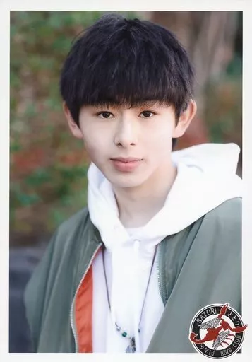 駿河屋 -<中古>さとり少年団/山下永玖/バストアップ・衣装白・カーキ