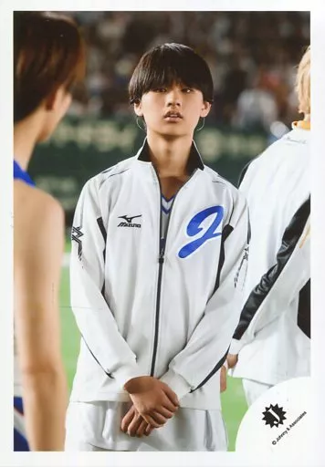 ジャニーズJr./猪狩蒼弥/ライブフォト・上半身・衣装白・腹部で両手重ね・体正面/17春 中山優馬さん・ジャニーズJr.「ジャニーズ大運動会 2017」ライブフォト/公式生写真