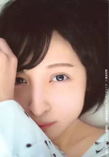 生写真(女性)/声優　佐倉綾音/顔アップ・左手上げ/佐倉綾音ファースト写真集『さくらのおと～佐倉綾音フォトブック～』 発売記念イベント特典生写真 駿河屋 -<中古>佐倉綾音/顔アップ・左手上げ/佐倉綾音ファースト