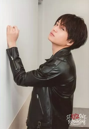 駿河屋 -<中古>SexyZone/菊池風磨/上半身・衣装黒・左向き・左手