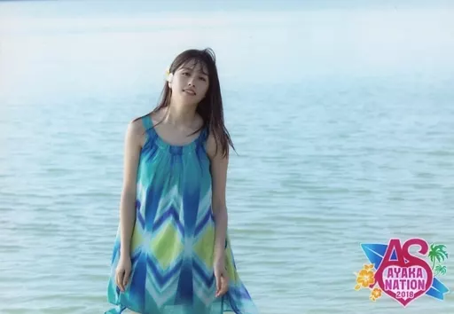 ももいろクローバーZ/佐々木彩夏/横型・膝上・衣装青・両手下・首傾げ・海/「AYAKA NATION 2018 in 横浜アリーナ」どれが出ても当たりだよあーりん生写真