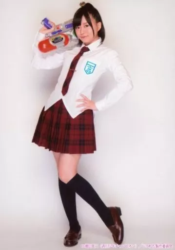 駿河屋 -<中古>水瀬いのり/全身・衣装白・赤・チェック柄・制服・右手