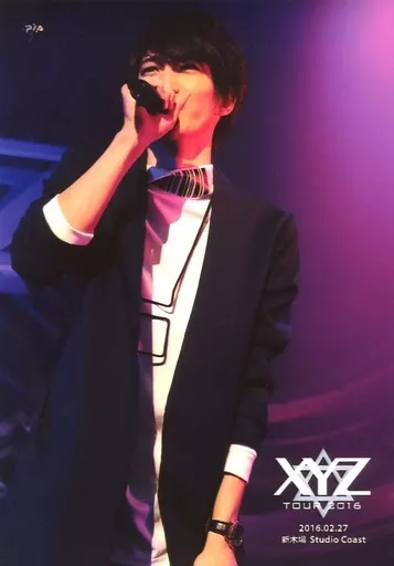 駿河屋 -<中古>しゅーず/ライブフォト・上半身・右手マイク