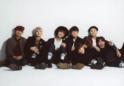 防弾少年団/集合(7人)/横型・全身・座り/「防弾少年団 1st Anniversary Limited Shop in 渋谷マルイ」I NEED U オリジナルフォト