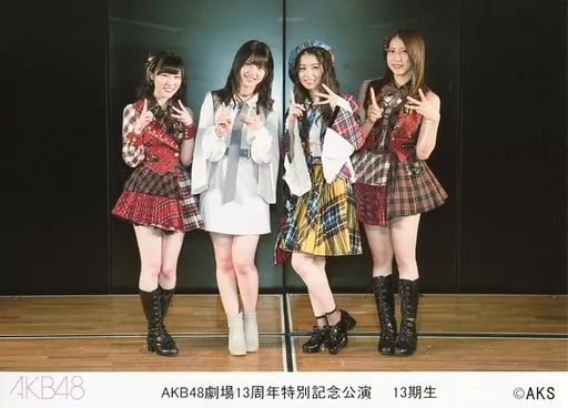 爆売り！ 駿河屋 -<中古>AKB48/集合(13期生)/横型・AKB48劇場13周年特別 アイドル