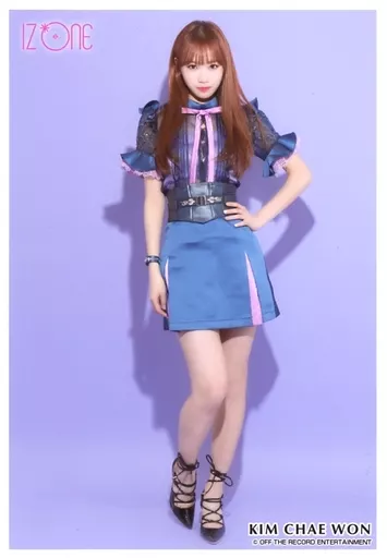 駿河屋 -<中古>IZ*ONE/キム・チェウォン/全身・背景紫/IZ*ONE 1st