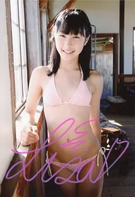 ☆新原里彩/直筆サイン入り・膝上・水着ピンク/DVD「きゃはは」EIC-BOOK購入特典生写真