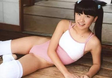 黒宮れい/横型・膝上・水着ピンク.白・座り/DVD「ニーハイコレクション -絶対領域- 黒宮れい Part7」特典生写真