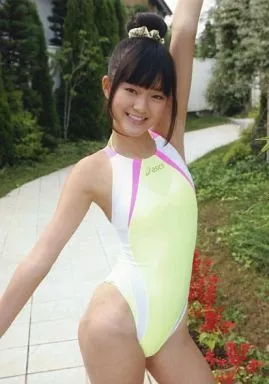ジュニアアイドル　競泳水着画像 駿河屋 -<中古>木乃下のの/膝上・水着白ピンク緑・左手上げ/DVD「15歳中3 卒業作品ぜんぶ競泳水着SP」特典（女性生写真）