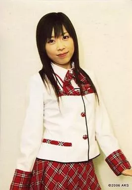 希少　中西里菜　生写真　スカートひらり AKB48 駿河屋 -<中古>中西里菜/上半身・衣装白・赤・チェック柄・右手