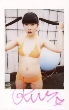 黒宮れい 直筆サイン入りチェキ 駿河屋 -<中古>☆黒宮れい/直筆サイン入り/生チェキ（女性生写真）