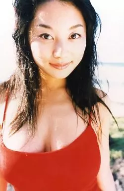 駿河屋 -<中古>小池栄子/バストアップ・衣装赤・野外/DVD「Moon