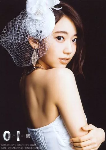 駿河屋 -<中古>宮脇咲良/バストアップ/CD「0と1の間」封入特典生