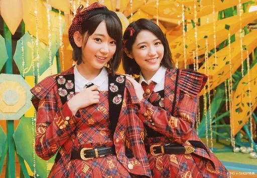 駿河屋 - 【買取】宮脇咲良・渡辺麻友/横型/CD「唇にBe My Baby」KING