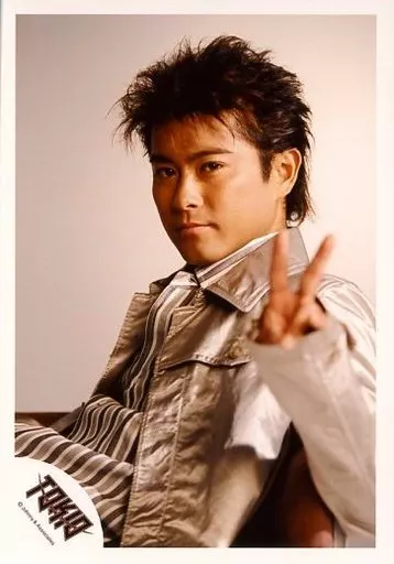 駿河屋 -<中古>TOKIO/山口達也/上半身・座り・衣装銀グレー