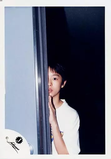 嵐/櫻井翔/上半身・Tシャツ白・左手ドア・体正面・体半分ドア隠れ・ジャニーズJr.時代/公式生写真
