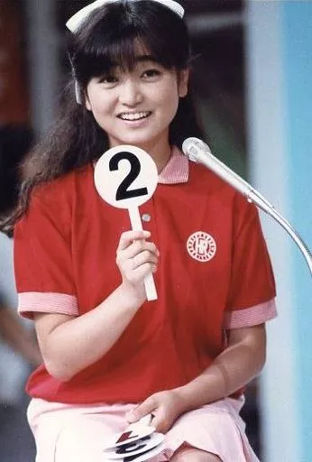 駿河屋 -<中古>おニャン子クラブ/永田ルリ子/膝上・衣装赤・右手 駿河屋 -<中古>おニャン子クラブ/永田ルリ子/膝上・衣装赤・右手
