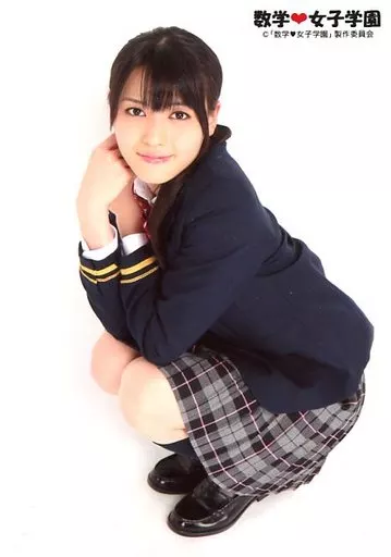 駿河屋 -<中古>°C-ute/矢島舞美/全身・しゃがみ・制服黒・リボン赤
