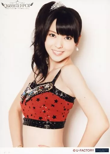 駿河屋 -<中古>°C-ute/矢島舞美/上半身・衣装赤・黒・左向き・歯見せ