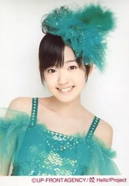 駿河屋 -<中古>°C-ute/鈴木愛理/バストアップ・衣装緑・笑顔/公式生