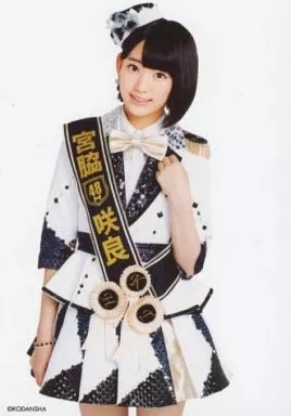 駿河屋 - 【買取】宮脇咲良/「AKB48総選挙公式ガイドブック2014」会場