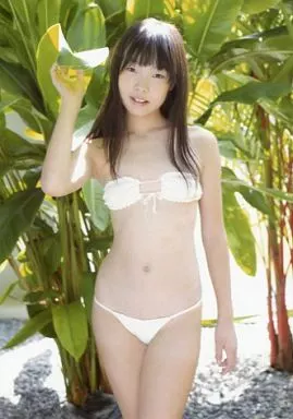 ジュニアアイドル　小林桃華 