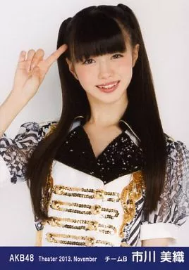 市川美織(AKB48) 少年チャンピオン 直筆サイン入りチェキ 【公式通販】
