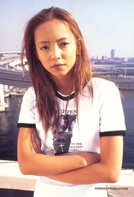 安室奈美恵　RISING PRODUCTION トレーナー amuronamie_art201504.jpg?