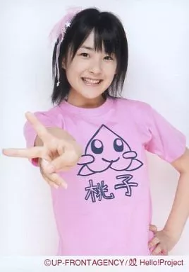 駿河屋 -<中古>Berryz工房/嗣永桃子/上半身・右手ピース前出し・左手腰