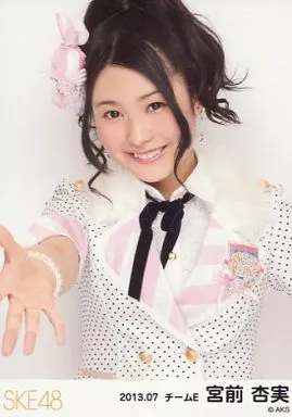 駿河屋 - 【買取】宮前杏実/上半身/「2013.07」ランダム公式生写真